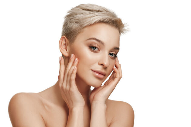 护理美丽的女性脸庞完美洁净的白皙肌肤美容 护理 护肤 治疗 健康 spa 美容理念女性金发年轻