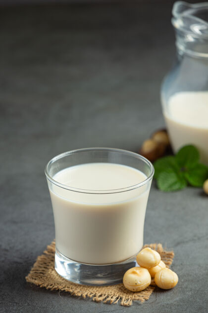 种子澳洲坚果白牛奶即可食用蛋白质谷物混合物