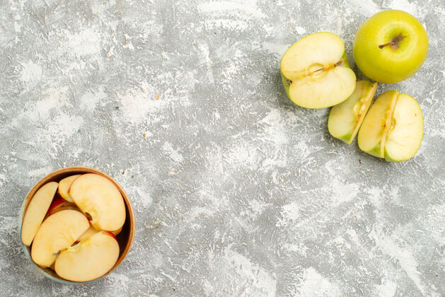 可食用的水果顶视图切片新鲜苹果新鲜水果淡白色背景水果醇厚成熟生的苹果柠檬