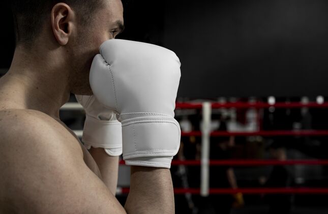 男性戴拳击手套的人模拟训练锻炼模型健康