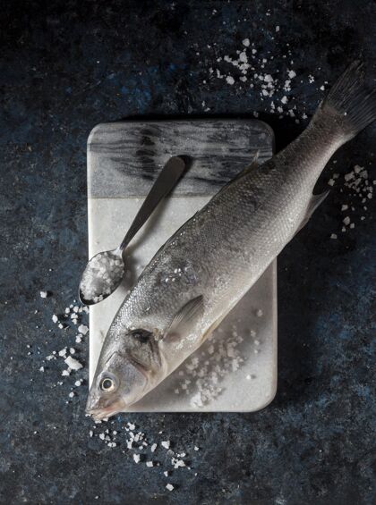 安排生鱼的烹饪安排水生海洋食品