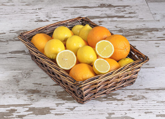 饮食篮子里柠檬和橙子的特写镜头素食新鲜果汁