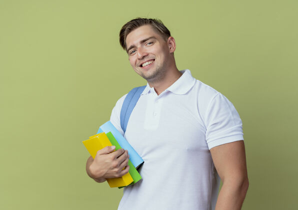 笑笑容可掬的年轻帅哥 背着书包 拿着橄榄绿的书帅背年轻