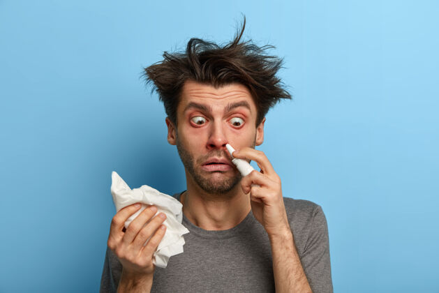 感冒病人为鼻塞注射滴鼻剂 感冒 过敏或鼻炎 用手帕摩擦 感觉不适 眼睛有 病程中隔离在蓝墙上呆在家里滴不满意持有
