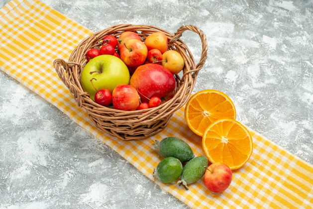 橘子前视图水果组成李子苹果和橘子上的白色空间醇香食品饮食