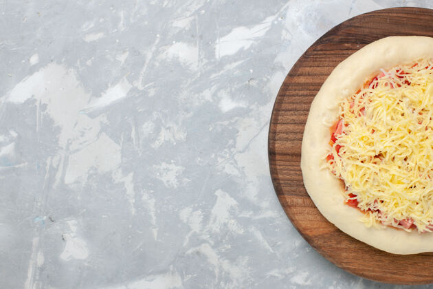 食物顶视图生比萨饼 白色奶酪饮食烹饪健康