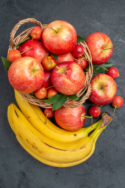 樱桃顶部特写查看水果樱桃苹果在篮子香蕉可食用水果多汁水果