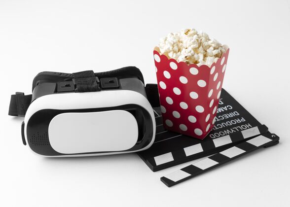 虚拟现实耳机虚拟现实耳机和爆米花设备电影石板模拟
