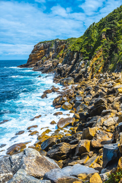 海洋在厄古尔山的海上拍摄的令人着迷的镜头自然山岩石