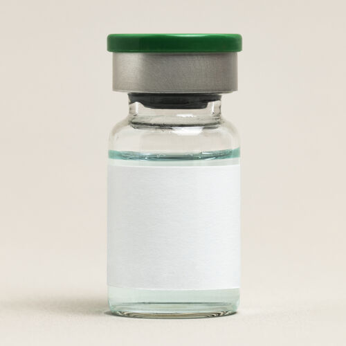 治疗绿色液体注射玻璃瓶上的空白疫苗标签疾病米色瓶标签
