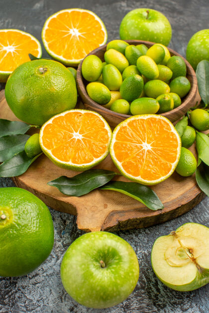 苹果侧面特写查看柑橘类水果开胃的青苹果柑橘类水果在木板上食物健康特写