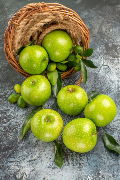 食品苹果把开胃的青苹果捆在篮子里壁板多汁绿色