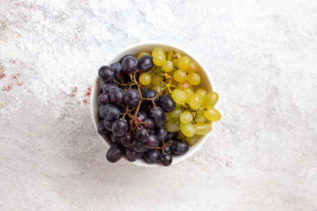 生的顶视图新鲜葡萄盘内表面浅淡多汁醇厚的新鲜葡萄酒清淡可食用的水果顶部