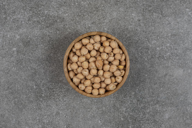 生的木制碗里的干黄豆有营养的豌豆农业