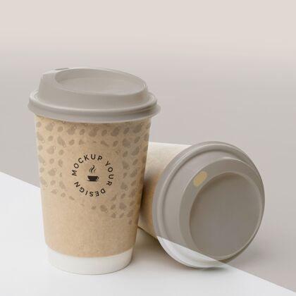 塑料杯塑料杯和咖啡模型放在桌子上模型品牌咖啡杯