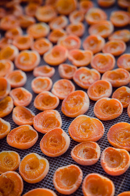 农产品白色陶瓷盘上的橘子果水果葡萄柚食物