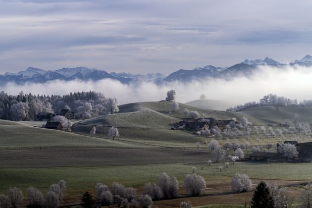 山冷冻瑞士农场树风景飞机