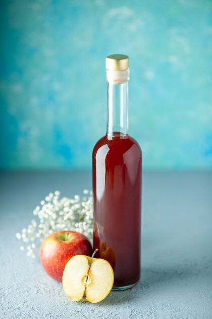杯子正面图蓝色墙上的红苹果醋食品饮料红色水果酒精葡萄酒酸颜色果汁葡萄酒水果风景