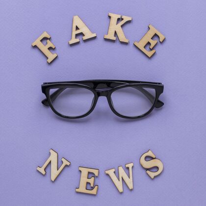 平面布局戴眼镜的假新闻词顶视图信息谎言