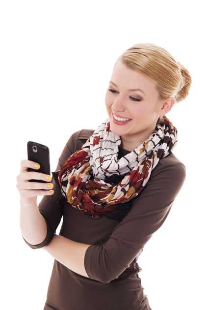 欢呼开朗的年轻女子短信围巾按摩白色背景