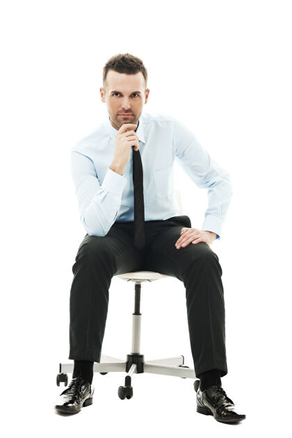 男人坐在椅子上沉思的商人全长新的商业优雅
