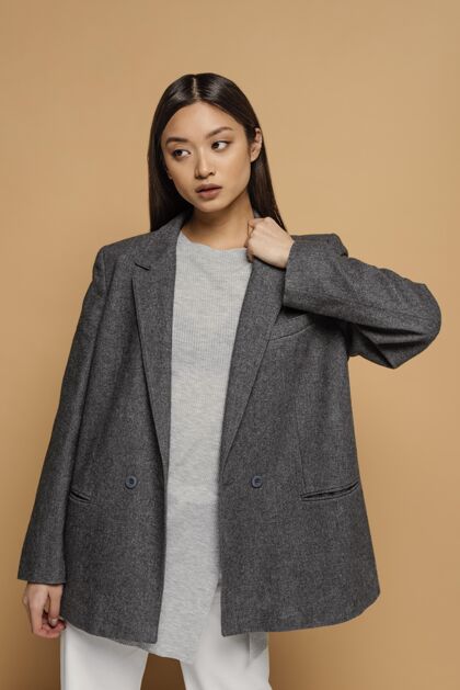 亚洲人一个穿着夹克的年轻日本女人夹克肖像女人