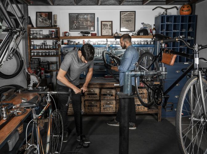 自行车车间自行车创作人自行车工作区