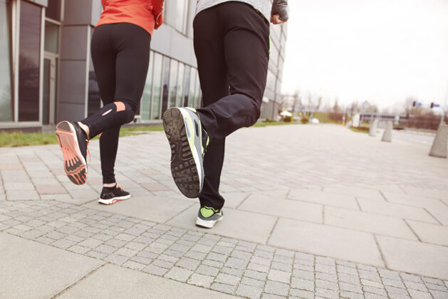 肌肉的建立跑步情侣特写镜头成人专业运动决心