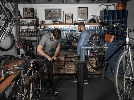 自行车车间自行车创作人自行车工作区