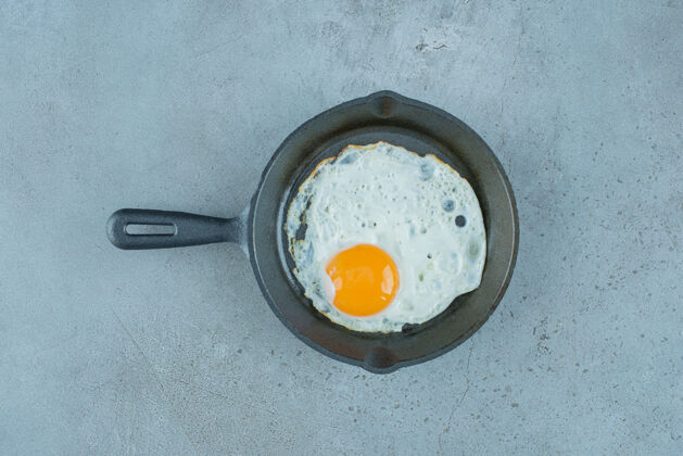 薯条大理石底煎蛋高品质照片美味鸡蛋平底锅