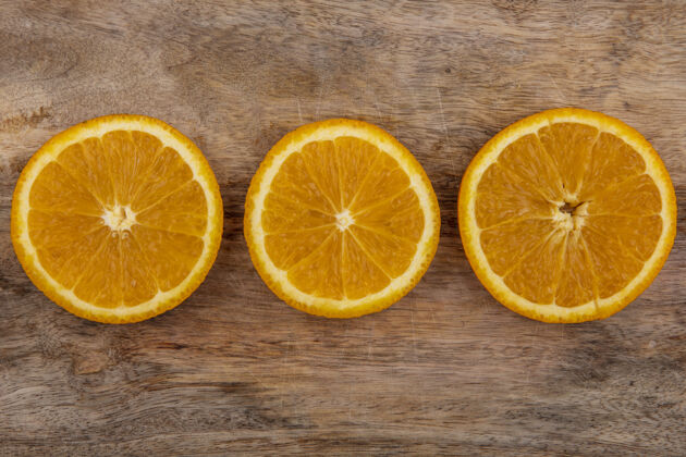 食物在砧板上俯视橙色切片板水果视野