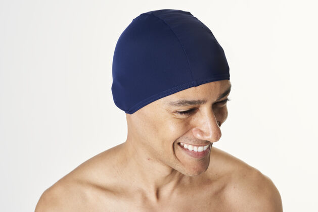 品牌戴着海军蓝泳帽的男人空间设计男士服装