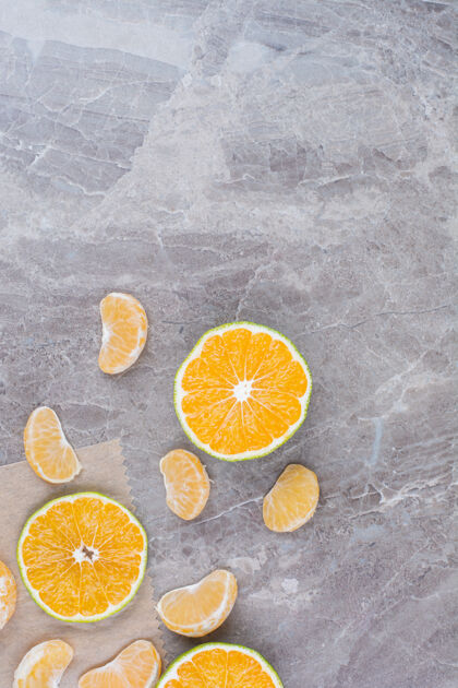 柑橘柑橘类水果散落在石头的背景上水果切天然