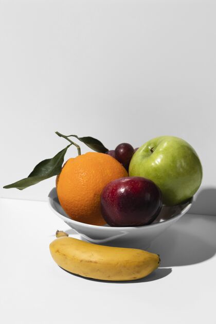 美味高角度的水果碗与复制空间橘子甜味鲜亮