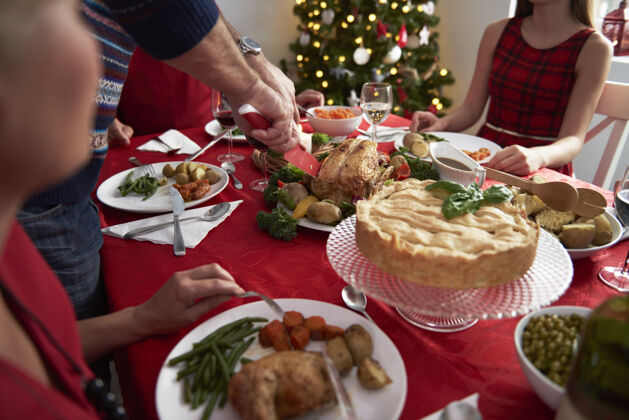 家庭每年圣诞节前夕都有这个传统女人蛋糕吃饭