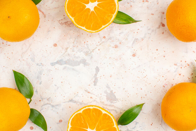 顶部顶视图新鲜的柑桔在明亮的孤立表面与复制空间果汁柑橘切片