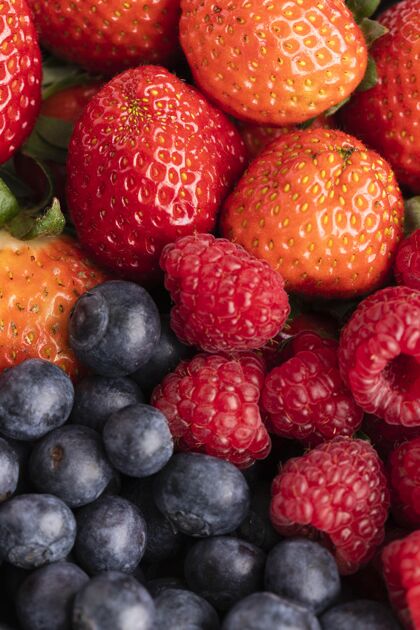 美味草莓 覆盆子和蓝莓碗的特写镜头蓝莓美味生动