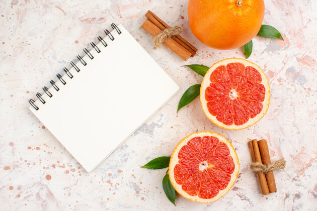 视图俯视切割柚子新鲜柚子肉桂笔记本裸体表面切柚子顶部多汁