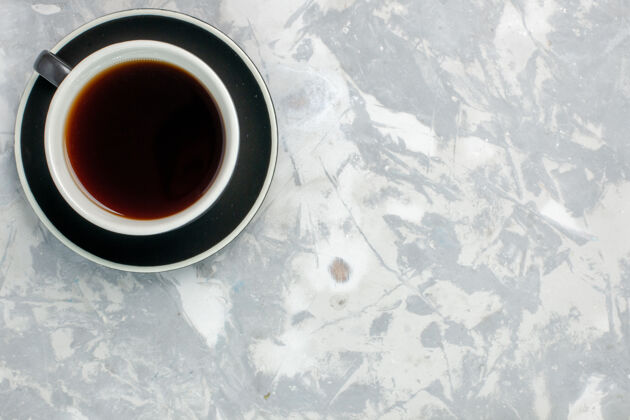 饮料顶视图茶杯内部茶杯和茶盘表面呈浅白色里面顶部早餐
