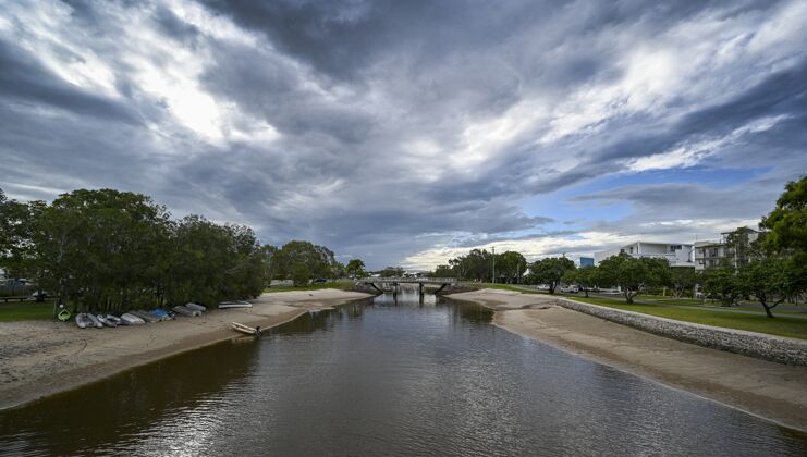 澳大利亚澳大利亚郊区的mooloolaba河的照片运河水城市