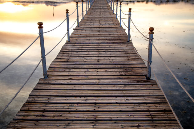 大桥漂亮的长木墩特写大海大自然码头