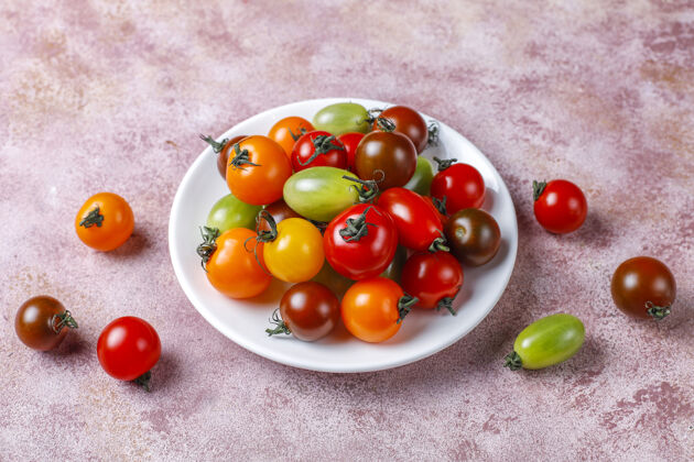 多汁五颜六色的樱桃番茄樱桃番茄自然饮食