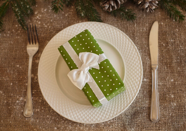吃小圣诞礼物作为开胃菜开胃菜礼物庆祝