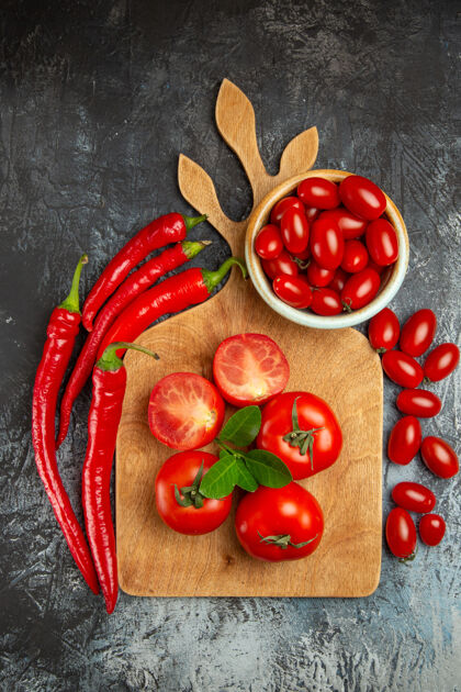 香草顶视图新鲜的红番茄和辣椒生的新鲜食品