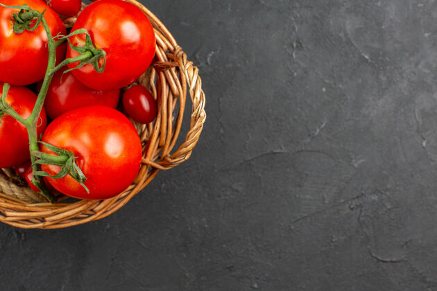 番茄顶视图新鲜的红色西红柿在篮子里番茄顶部食品