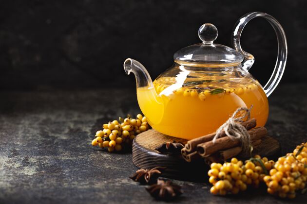 冬季饮料美味健康的茶水概念与复制空间横向茶饮料