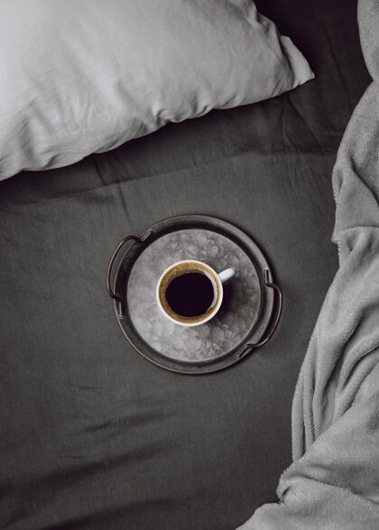 早午餐床上早晨咖啡杯的俯视图美食美食咖啡