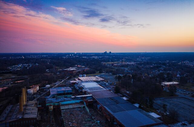 磨坊美国北卡罗来纳州格林斯博罗市一座磨坊建筑上的日落景色旅游美国俯瞰