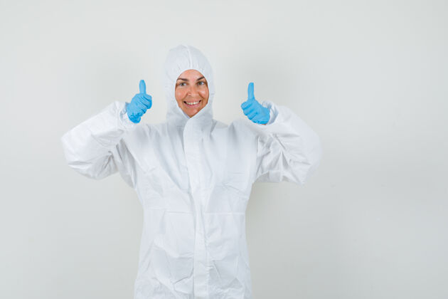 病毒女医生穿着防护服竖起大拇指医院肖像防护