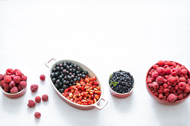 浆果鲜亮的野生浆果隔离顶视图健康饮食的概念草莓蓝莓复制